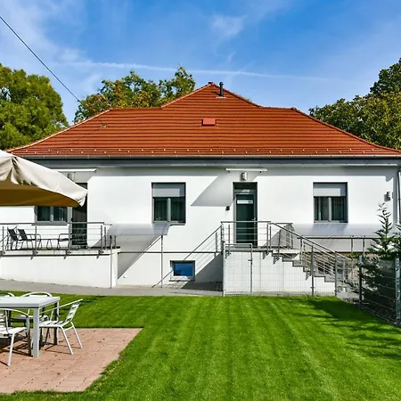 Garden Apartment *