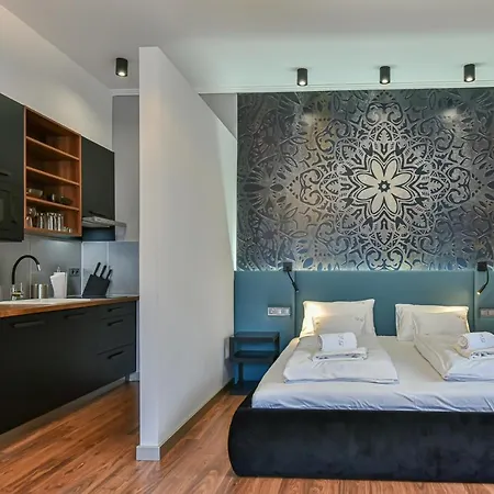 Garden Apartment *