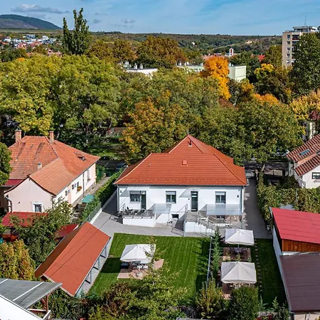 Garden * Eger